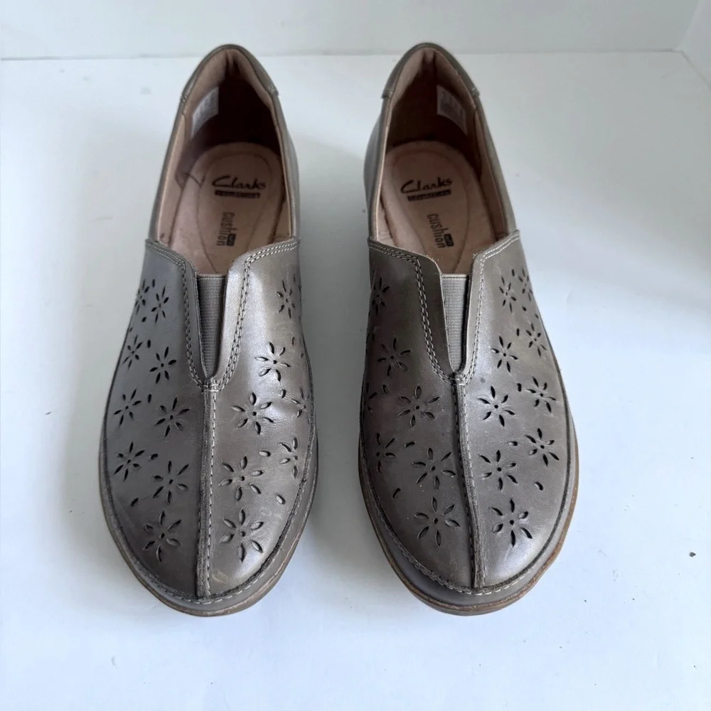 Clarks Collection Leather Slip ons Everlay Dairyn Sage. Size 8.5